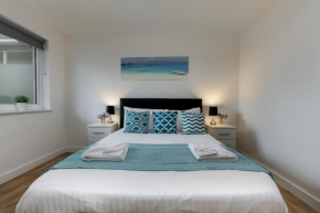 Stunning 1-Bedroom Apartment with Private Balcony - Tower Point, Enfield